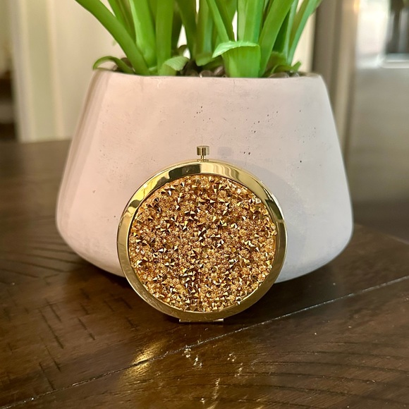 NEW!! Glam Compact Mirror - Picture 2 of 13